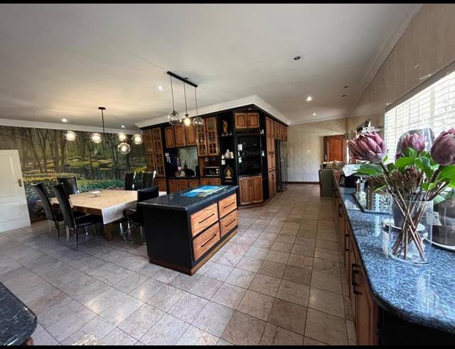 5 BEDROOM HOUSE FOR SALE IN WEBBER